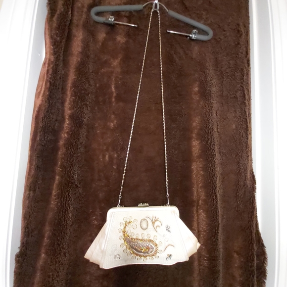 💢SOLD💢Vintage purse . beige long and shorter chain straps - Picture 6 of 13